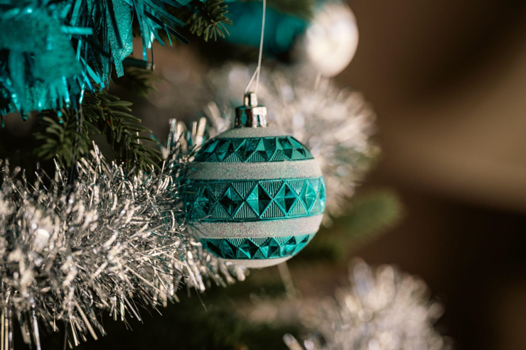 The Eco-Friendly Guide to Christmas Ornaments: How to Decorate Sustainably this Holiday Season